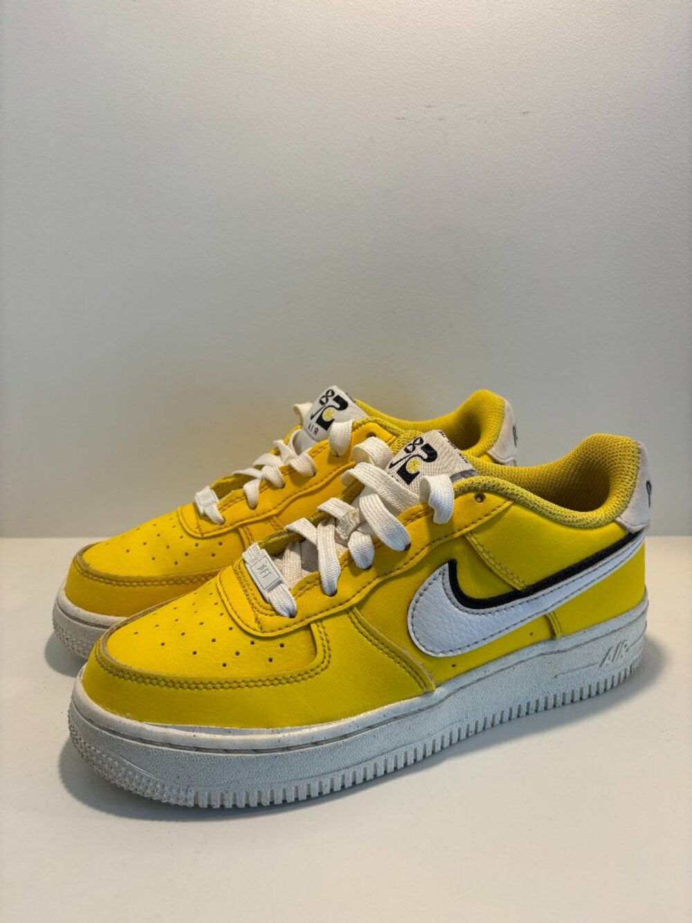 Nike Air Force 1 Youth Low Lv8 GS Tour Yellow (Size 4.5Y)